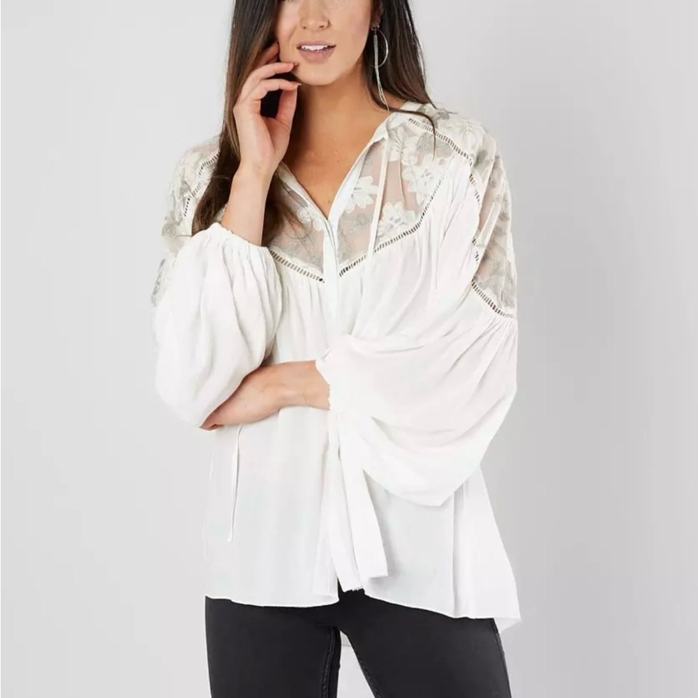 GIMMICKS Floral Embroidered Peasant Top Boho NWT White Grey Sz XS Runs Big